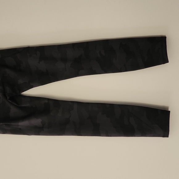 Lululemon Invigorate High Rise Tight 25" Size 4 Incognito Camo Multi Grey - Picture 10 of 11